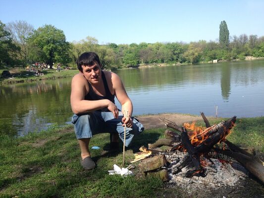  ,   Alex, 37 ,   