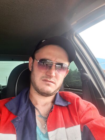  ,   Ayrat, 32 ,   ,   , c , 