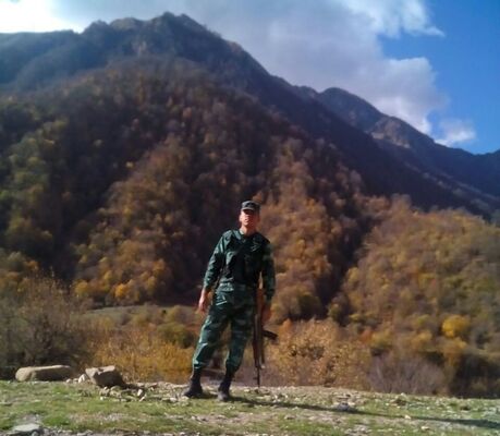  ,   Elnur, 29 ,   