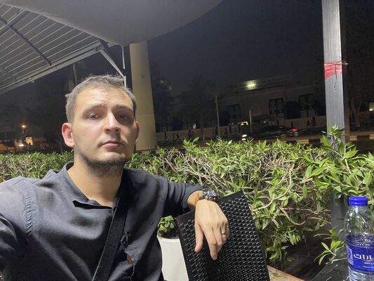 ,   Demis, 39 ,   ,   