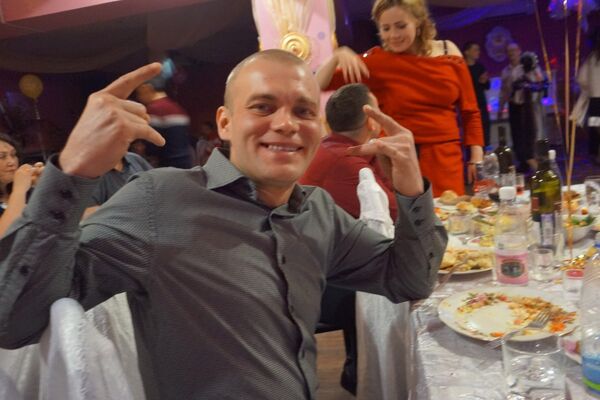  -,   Artem, 40 ,   