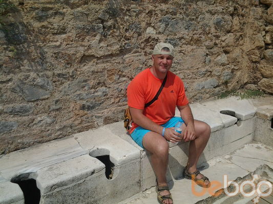  ,   Viktor, 52 ,   
