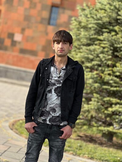  ,   Gevor, 32 ,   ,   