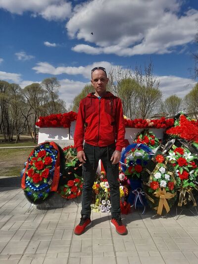  ,   Serge, 46 ,   ,   