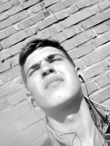  38769262  Denis, 25 ,    