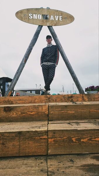  ,   Denis, 32 ,     , c , 