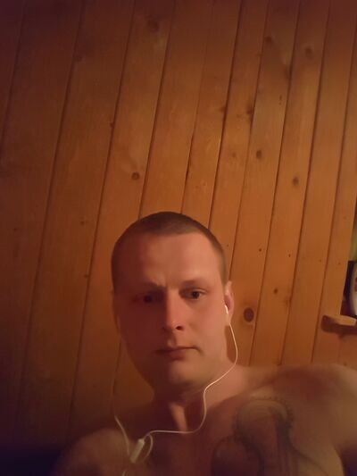  ,   Reinis, 33 ,   ,   