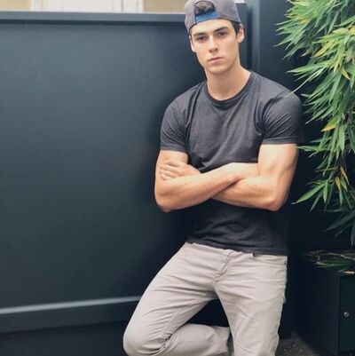  ,   Byghgyyshdhd, 21 ,   ,   