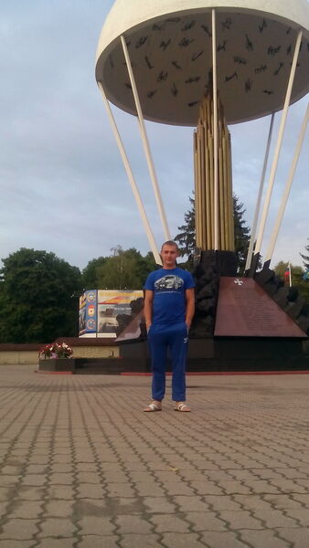  ,   Den, 37 ,  