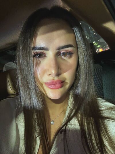 ,   Julia, 20 ,   ,   