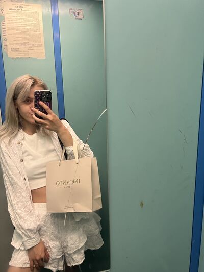  ,   Dasha, 22 ,   ,   