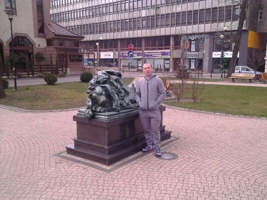  ,   Valentin, 33 ,  