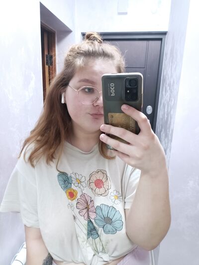  ,   Marina, 23 ,     