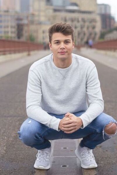  -,   Nikolas, 33 ,   ,   