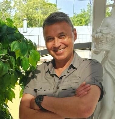  51175302  Lucas, 55 ,    
