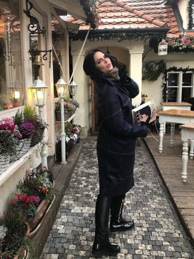 ,   Angelina, 45 ,   ,   