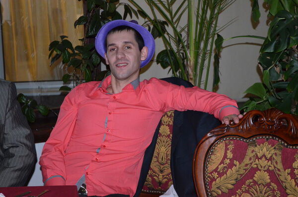  ,   Kiril, 40 ,   