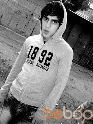  ,   AkeEE, 32 ,   