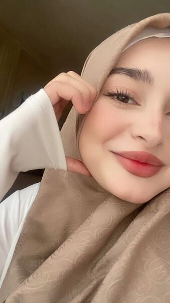  ,   Arina, 19 ,   