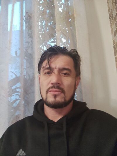  ,   Ali, 42 ,   ,   