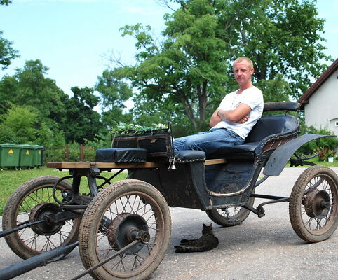  ,   Andrej, 48 ,   ,   , c 