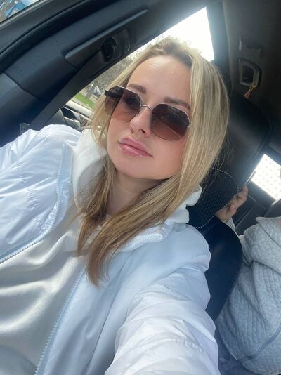  ,   Violetta, 33 ,   ,   