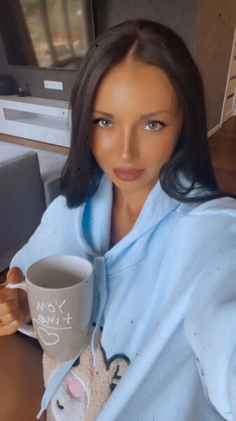  ,   Aliona, 40 ,   ,   