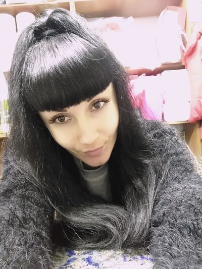  ,   Yana, 38 ,  