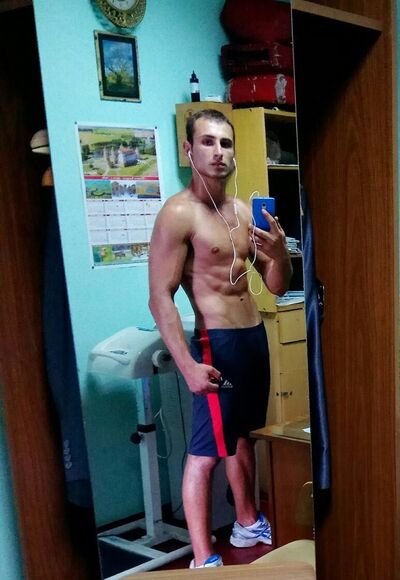  ,   Oleg, 32 ,   