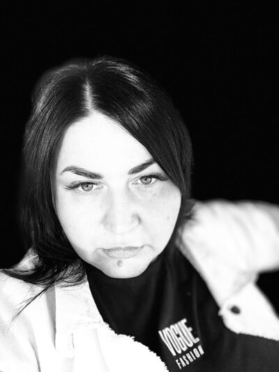  ,   Ai Zik, 39 ,     , c 