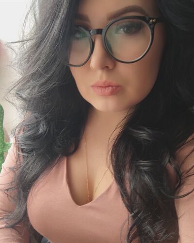  ,   Liza, 27 ,  