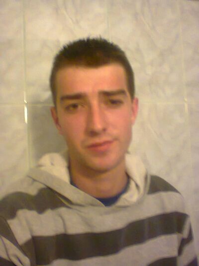  ,   Andeii, 32 ,  