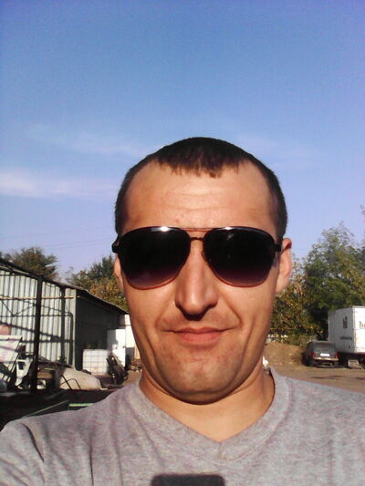  ,   Nik, 41 ,  