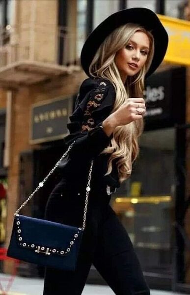  ,   Dana, 21 ,   ,   