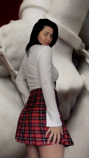  ,   Viki, 34 ,   ,   