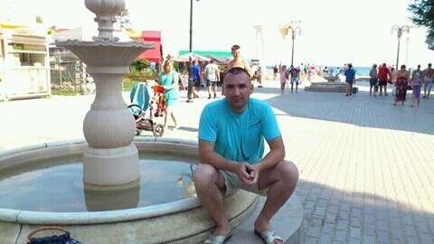  10710262  Igor, 44 ,    