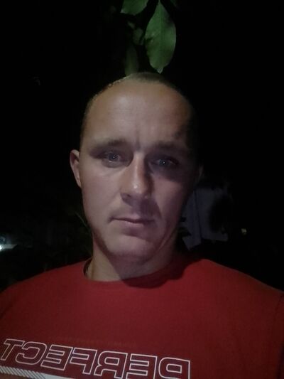  ,   Viktor, 29 ,   c 