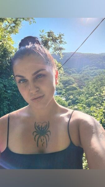  ,   Anastasia, 21 ,     , c 