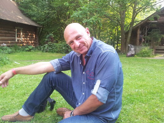  ,   Leon, 58 ,   ,   , c , 