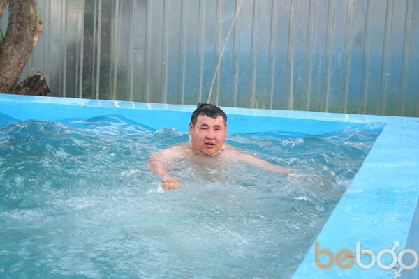  ,   Makon, 37 ,  