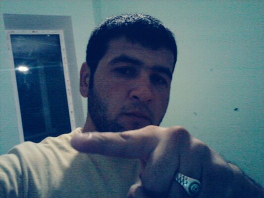  ,   Ali, 33 ,   