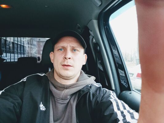  ,   Maxim, 34 ,   ,   , c 