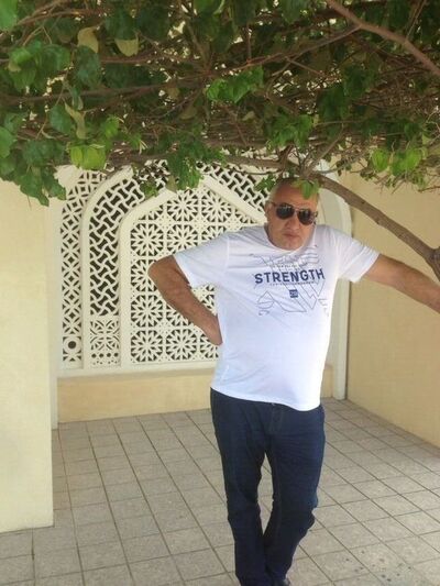  ,   Hovik, 53 ,   ,   