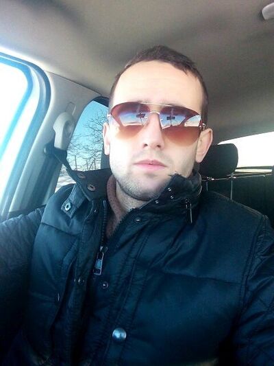  ,   Alex, 33 ,   