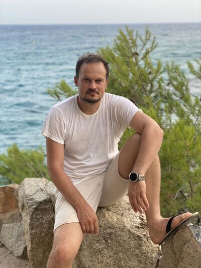  ,   Dan, 43 ,   ,   