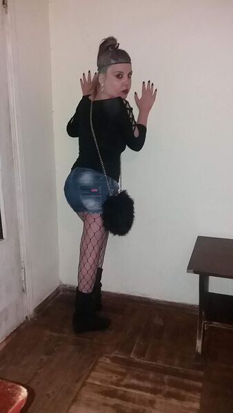  ,   Lola, 29 ,   ,   , c 