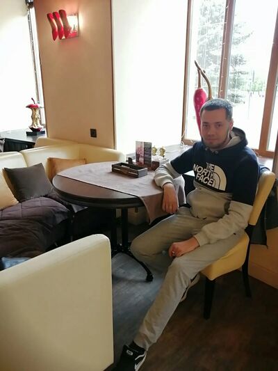  ,   Viktor, 35 ,   ,   