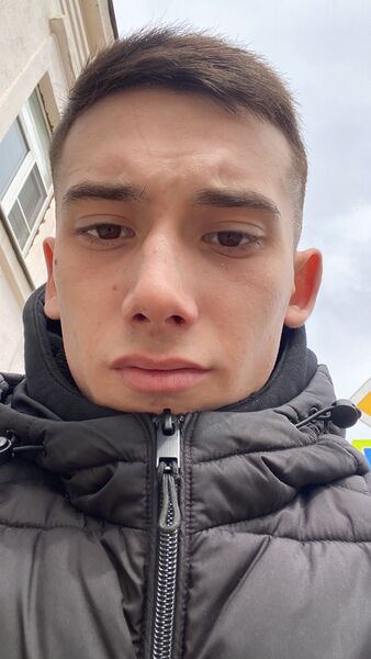  ,   Maksim, 22 ,   ,   , c , 