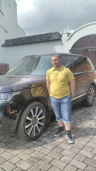  ,   Nik, 42 ,   