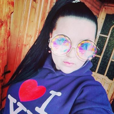  ,   Julia, 29 ,  